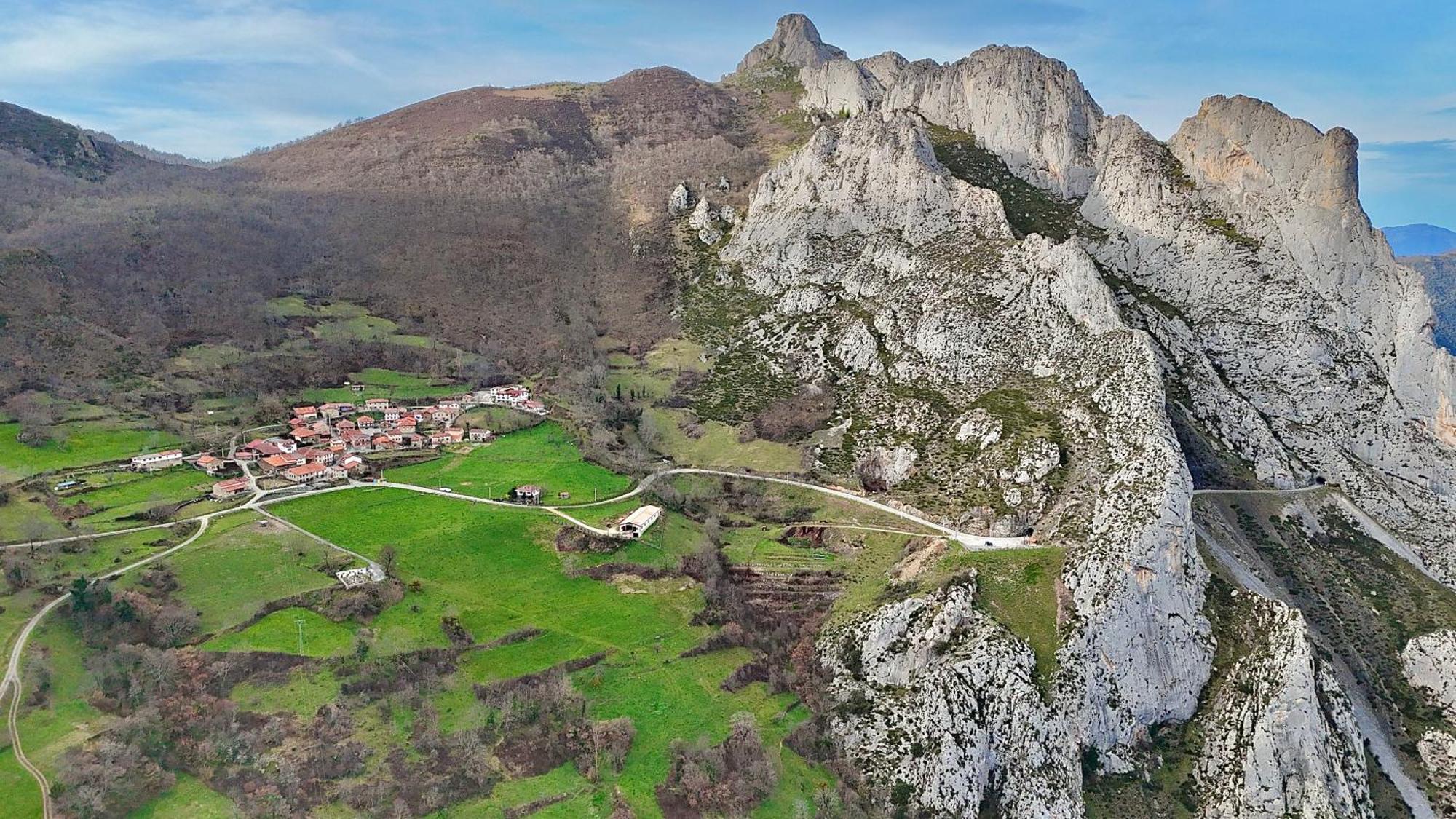 Hotel Rural El Sestil Dobres Eksteriør billede