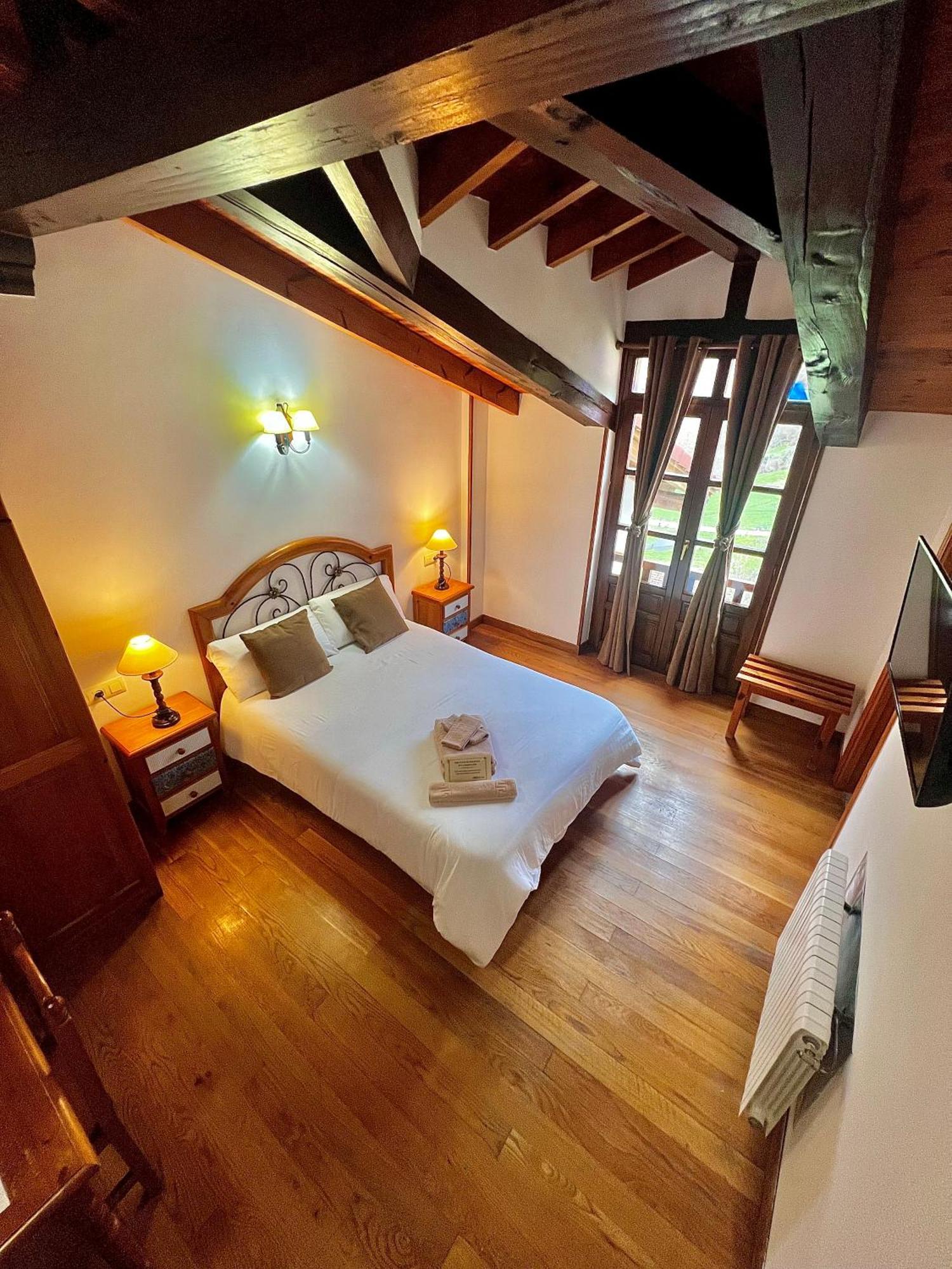Hotel Rural El Sestil Dobres Eksteriør billede