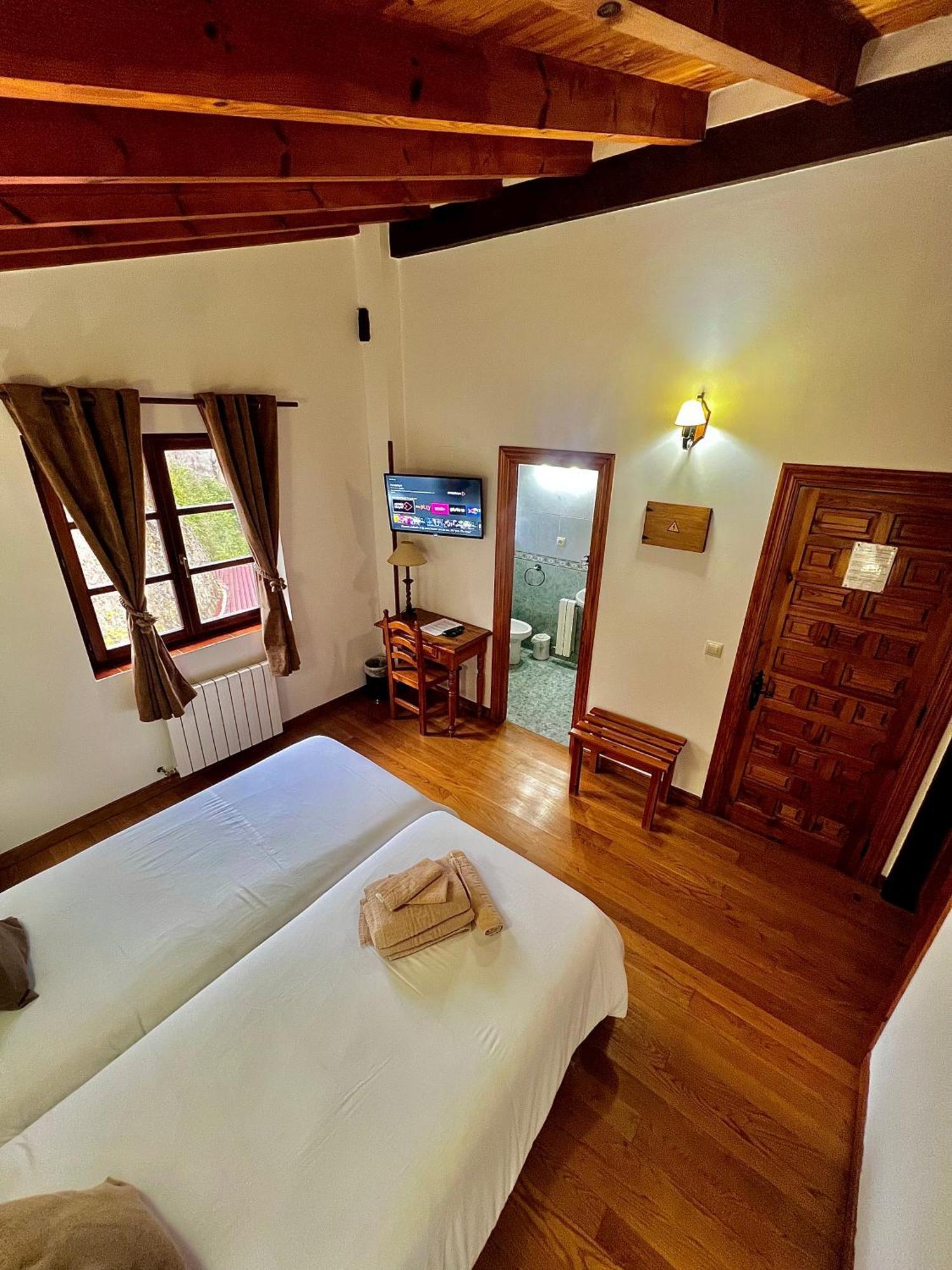 Hotel Rural El Sestil Dobres Eksteriør billede
